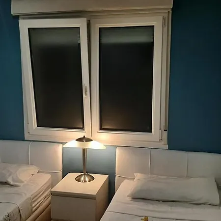 2 Bed South Seafront Apartment *