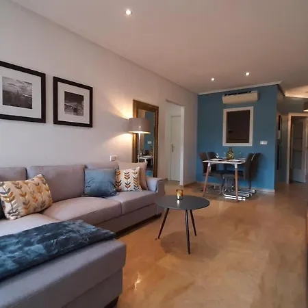 2 Bed South Seafront Apartment *